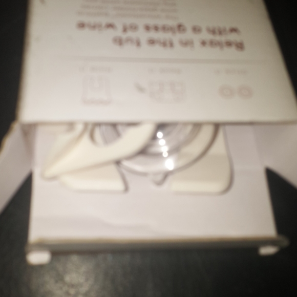 Wavehooks. Bathtub wine glass holder. New in box - Picture 7 of 8